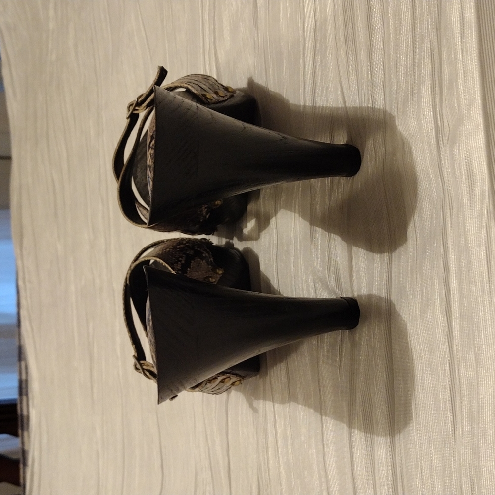 Shoes - Picture 3 of 4